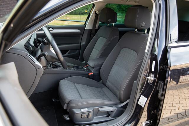 Volkswagen PASSAT Variant 1.5 TSI R-Line Business + , Adap. cruise, Trekhaak, Carplay, Memory,