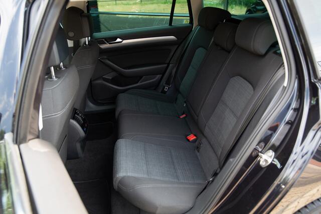 Volkswagen PASSAT Variant 1.5 TSI R-Line Business + , Adap. cruise, Trekhaak, Carplay, Memory,