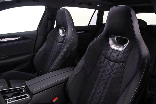 Volkswagen PASSAT Variant R-Line Edition 1.5 TSI eHybrid 204pk DSG Automaat Trekhaak, Black Style, Panoramadak, Adaptive cruise control, Navigatie, Achteruitrijcamera