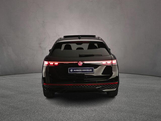 Volkswagen PASSAT Variant R-Line Edition 1.5 TSI eHybrid 204pk DSG Automaat Trekhaak, Black Style, Panoramadak, Adaptive cruise control, Navigatie, Achteruitrijcamera