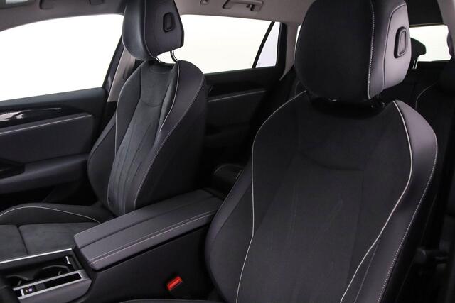 Volkswagen PASSAT Variant Business 1.5 eTSI 150pk DSG Automaat Trekhaak, Adaptive cruise control, Navigatie, Achteruitrijcamera, LED koplampen, App connect
