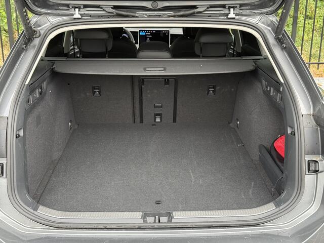 Volkswagen PASSAT Variant 1.5 eHybrid Business | Trekhaak | HUD | Camera