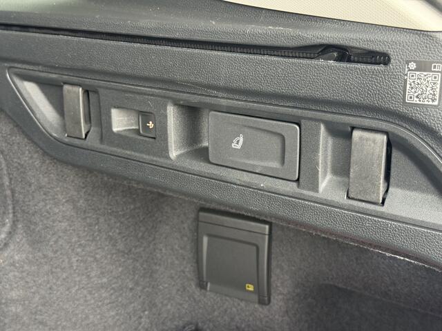 Volkswagen PASSAT Variant 1.5 eHybrid Business | Trekhaak | HUD | Camera