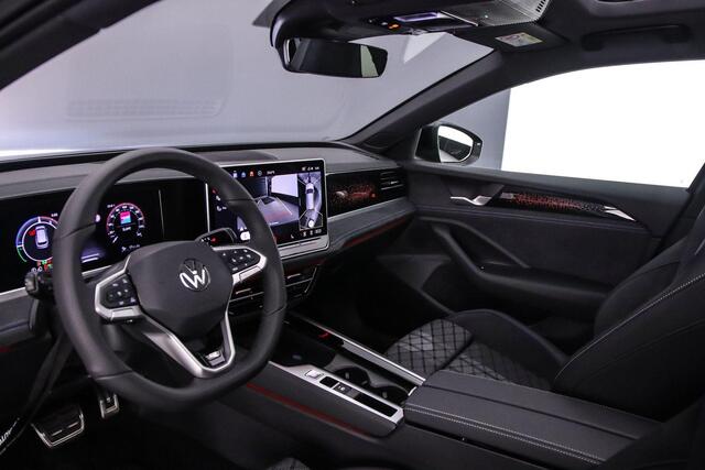 Volkswagen PASSAT Variant R-Line Edition 1.5 TSI eHybrid 272pk DSG Automaat Trekhaak, 360 camera, Panoramadak, Adaptive cruise control, Black Style, Achteruitrijcamera