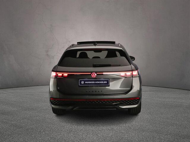 Volkswagen PASSAT Variant R-Line Edition 1.5 TSI eHybrid 272pk DSG Automaat Trekhaak, 360 camera, Panoramadak, Adaptive cruise control, Black Style, Achteruitrijcamera