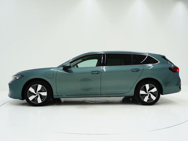 Volkswagen PASSAT Variant 1.5 eHybrid 204PK | Leder/Alcantara | Trekhaak | Stoelventilatie | Massage | HUD | 360 | Memory