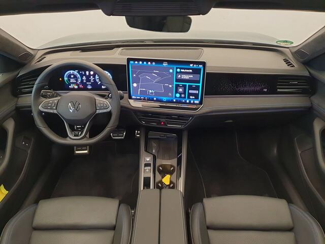 Volkswagen PASSAT Variant 1.5 eHybrid 272pk R-Line Edition Panoramadak, Wegklapbare trekhaak, 360 Camera