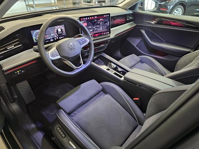 Volkswagen PASSAT Variant 1.5 eHybrid Business | 360 Camera | Stoelventilatie & Massage | Trekhaak | 19 inch velgen | Head-up display |