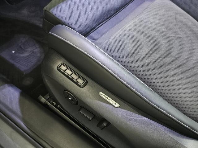 Volkswagen PASSAT Variant 1.5 eHybrid Business | 360 Camera | Stoelventilatie & Massage | Trekhaak | 19 inch velgen | Head-up display |