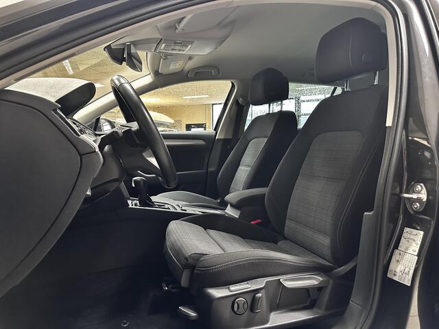 Volkswagen PASSAT Variant 1.5 TSI Business/ Trekhaak/ Virtual Dashb./ 150pk!/ LED Koplampen/ Keyless/ Lane-Assist./ Apple + Android/ Camera/ Extra getint glas/ Elek. Kofferklep/ Adaptive Cruise/ DAB+/ PDC V+A/ Dakrails.