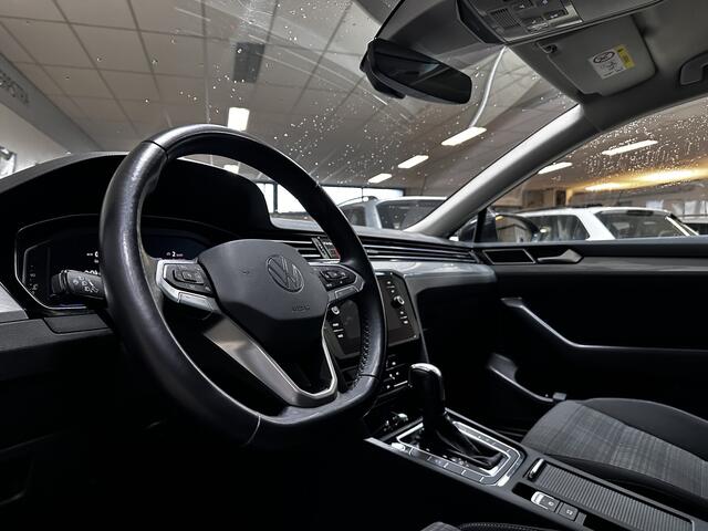 Volkswagen PASSAT Variant 1.5 TSI Business/ Trekhaak/ Virtual Dashb./ 150pk!/ LED Koplampen/ Keyless/ Lane-Assist./ Apple + Android/ Camera/ Extra getint glas/ Elek. Kofferklep/ Adaptive Cruise/ DAB+/ PDC V+A/ Dakrails.