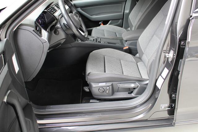 Volkswagen PASSAT Variant 1.5 TSI DSG Business | Navigatie | PDC + Camera | App Connect