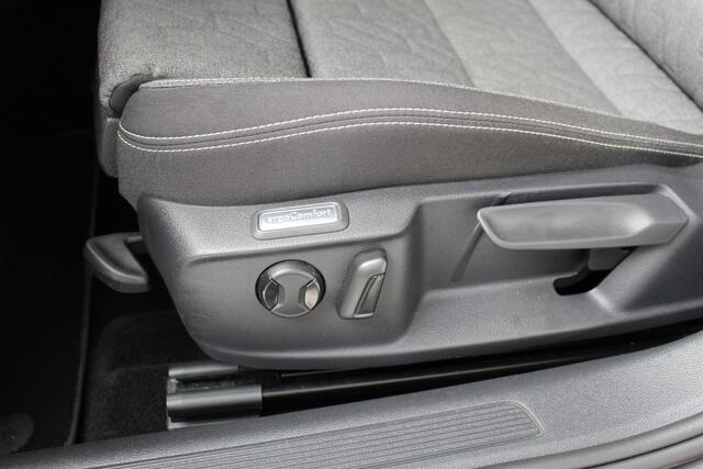 Volkswagen PASSAT Variant 1.5 TSI DSG Business | Navigatie | PDC + Camera | App Connect