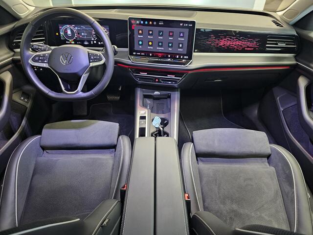 Volkswagen PASSAT Variant 1.5 eHybrid Business | 360 Camera | Stoelventilatie & Massage | Trekhaak | 19 inch velgen | Head-up display |