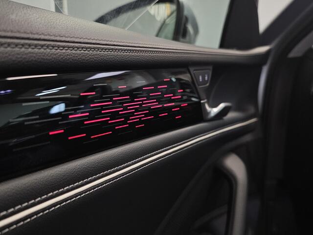 Volkswagen PASSAT Variant 1.5 eHybrid Business | 360 Camera | Stoelventilatie & Massage | Trekhaak | 19 inch velgen | Head-up display |