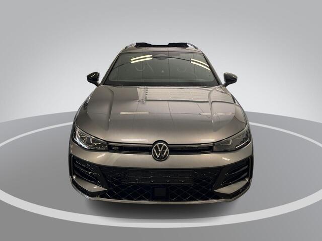 Volkswagen PASSAT Variant 1.5 272pk DSG eHybrid R-Line Edition · Panoramadak · 360 Camera · Wegklapbare Trekhaak · Elek. Voorstoel · Massage· 18'' Inch · Garantie t/m 23-09-2030 of 100.000km