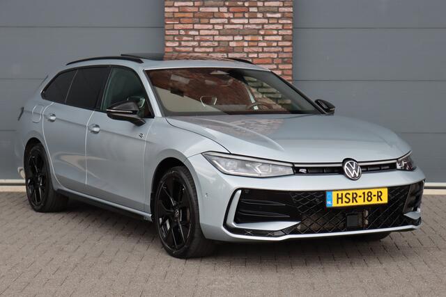 Volkswagen PASSAT Variant 1.5 eHybrid R-Line Edition | ACC | Panoramadak | Harman&Kardon | Massage | HUD | Trekhaak | iQ.Light | Stoelverwarming V+A | Zonnerollo's |