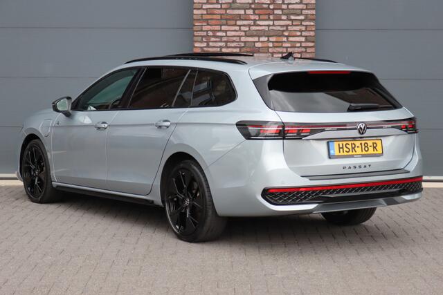 Volkswagen PASSAT Variant 1.5 eHybrid R-Line Edition | ACC | Panoramadak | Harman&Kardon | Massage | HUD | Trekhaak | iQ.Light | Stoelverwarming V+A | Zonnerollo's |