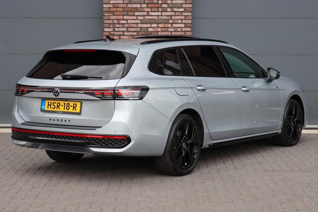 Volkswagen PASSAT Variant 1.5 eHybrid R-Line Edition | ACC | Panoramadak | Harman&Kardon | Massage | HUD | Trekhaak | iQ.Light | Stoelverwarming V+A | Zonnerollo's |