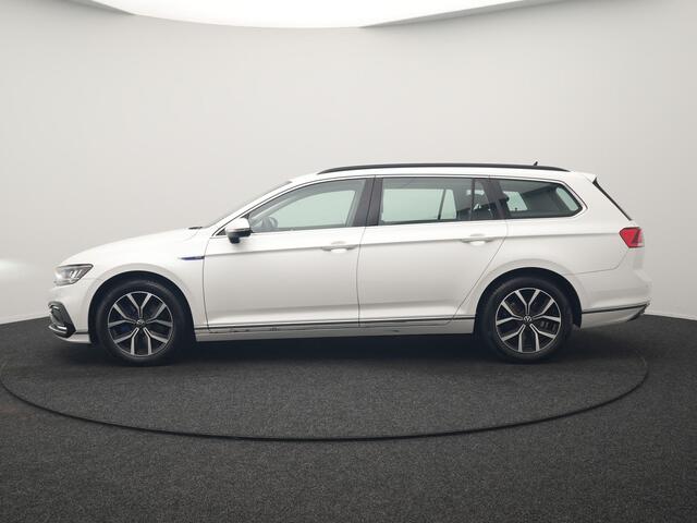 Volkswagen PASSAT Variant 1.4 TSI GTE Business PHEV 218pk Dealer O.H. | Adaptive Cruise | Camera | Voorstoelen Verwarmd | Apple Carplay | Navigatie | DAB | Park Assist | Draadloze Telefoonlader | IQ Drive | Plug In Hybrid |