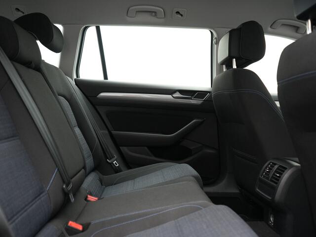 Volkswagen PASSAT Variant 1.4 TSI GTE Business PHEV 218pk Dealer O.H. | Adaptive Cruise | Camera | Voorstoelen Verwarmd | Apple Carplay | Navigatie | DAB | Park Assist | Draadloze Telefoonlader | IQ Drive | Plug In Hybrid |