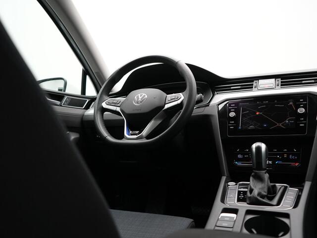 Volkswagen PASSAT Variant 1.4 TSI GTE Business PHEV 218pk Dealer O.H. | Adaptive Cruise | Camera | Voorstoelen Verwarmd | Apple Carplay | Navigatie | DAB | Park Assist | Draadloze Telefoonlader | IQ Drive | Plug In Hybrid |