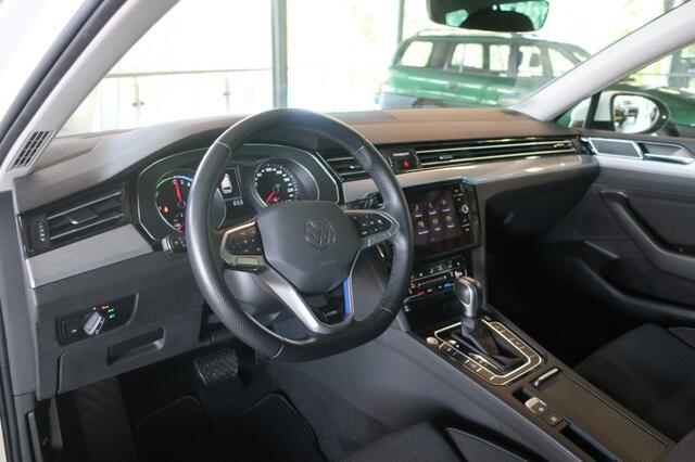Volkswagen PASSAT 1.4 GTE, PHEV, Stoelverw, 360 Camera, Elektro achterklep, 4-Zone Airco etc.