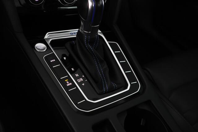 Volkswagen PASSAT Variant 1.4 TSI GTE Connected Series Plus Volleder, virtual cockpit, climate, panorama