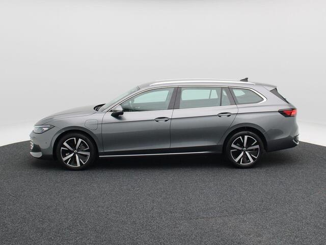 Volkswagen PASSAT Variant 1.5 eHybrid 204 Pk Business | Full LED | Ergo Active Stoelen | Stoelverwarming | Adaptive Cruise | Camera | CarPlay | 18 Inch | 43.378 Km !!