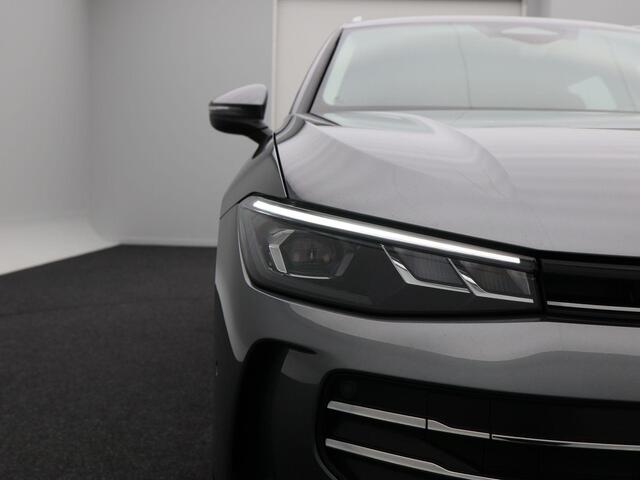 Volkswagen PASSAT Variant 1.5 eHybrid 204 Pk Business | Full LED | Ergo Active Stoelen | Stoelverwarming | Adaptive Cruise | Camera | CarPlay | 18 Inch | 43.378 Km !!