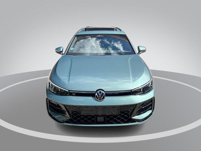 Volkswagen PASSAT Variant 1.5 eHybrid 272pk DSG R-Line Edition · Panoramadak · Inklap. Trekhaak · 360 Camera · Keyless · Matrix LED · Elek. Achterklep · Head-Up Display · Garantie t/m 13-11-2030 of 100.000km