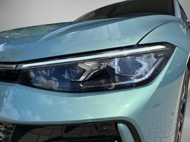 Volkswagen PASSAT Variant 1.5 eHybrid 272pk DSG R-Line Edition · Panoramadak · Inklap. Trekhaak · 360 Camera · Keyless · Matrix LED · Elek. Achterklep · Head-Up Display · Garantie t/m 13-11-2030 of 100.000km