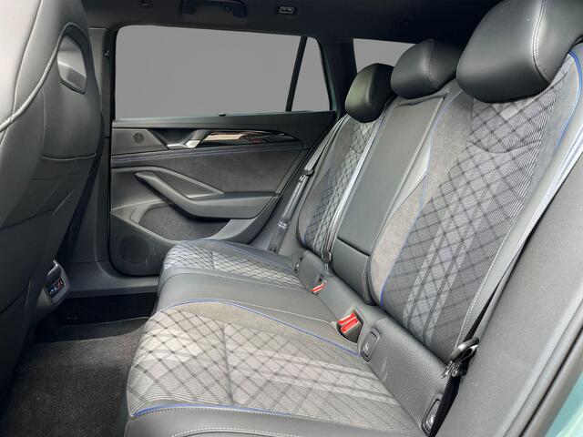 Volkswagen PASSAT Variant 1.5 eHybrid 272pk DSG R-Line Edition · Panoramadak · Inklap. Trekhaak · 360 Camera · Keyless · Matrix LED · Elek. Achterklep · Head-Up Display · Garantie t/m 13-11-2030 of 100.000km