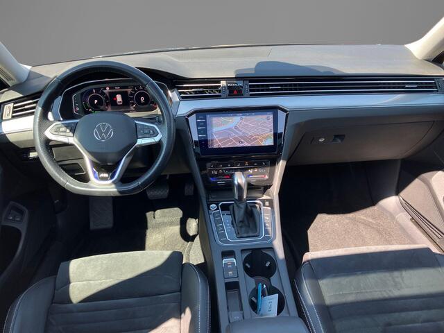 Volkswagen PASSAT Variant 1.4TSIeHybrid 160kW/218PK GTE Business · Panoramadak · Navigatie · Camera + Parkeersensoren · Apple/Android Car Play