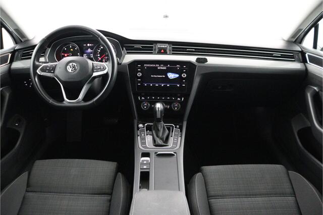 Volkswagen PASSAT Variant 1.6 TDI Comfort Business | Camera | NAVI | Apple Car Play | DAB+ | Keyless - RIJKLAAR + BOVAG GARANTIE