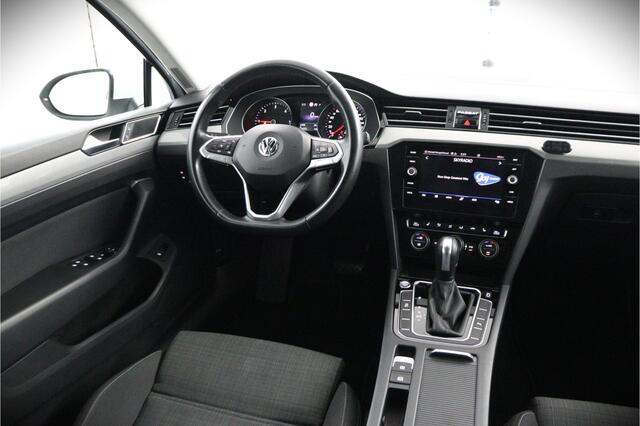 Volkswagen PASSAT Variant 1.6 TDI Comfort Business | Camera | NAVI | Apple Car Play | DAB+ | Keyless - RIJKLAAR + BOVAG GARANTIE