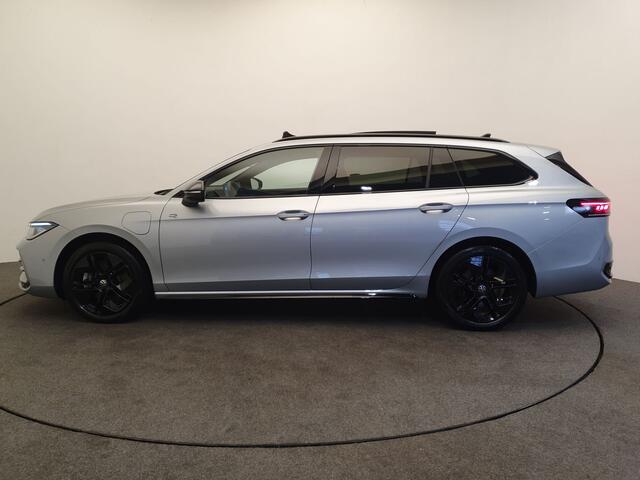Volkswagen PASSAT Variant 1.5 eHybrid 272pk DSG/AUT R-Line Edition Wegklapbare trekhaak, Panoramadak, 360 Camera