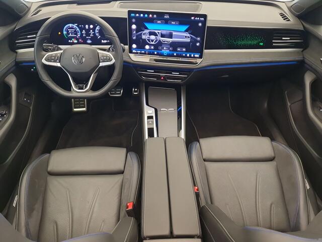 Volkswagen PASSAT Variant 1.5 eHybrid 272pk DSG/AUT R-Line Edition Wegklapbare trekhaak, Panoramadak, 360 Camera