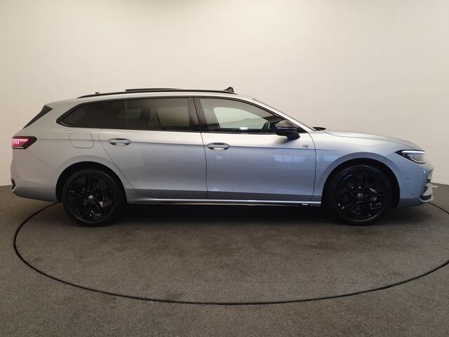 Volkswagen PASSAT Variant 1.5 eHybrid 272pk DSG/AUT R-Line Edition Wegklapbare trekhaak, Panoramadak, 360 Camera