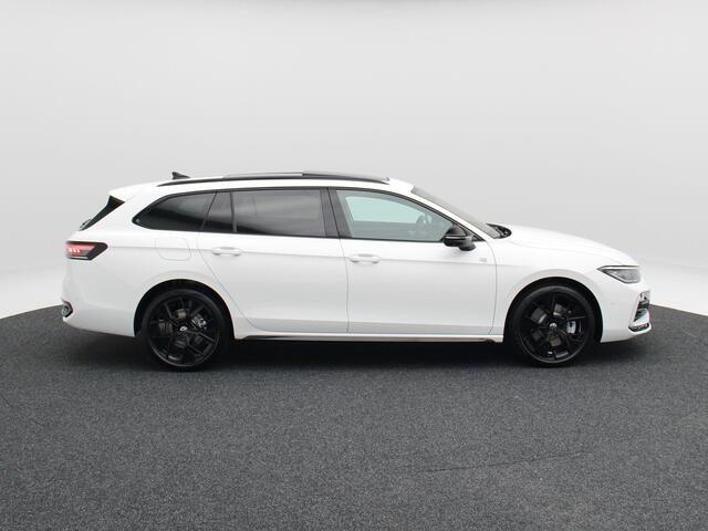 Volkswagen PASSAT Variant 1.5 eHybrid 272 Pk R-Line | Black Style | Stoel/Stuurverwarming | Panoramadak | 360 Camera | Head Up | Memory | Trekhaak | 19 Inch | 155 Km !!