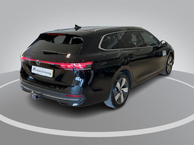 Volkswagen PASSAT Variant 1.5eTSI/150PK Elegance Business DSG · Trekhaak · Camera · Apple/Android Car Play · Navigatie · Dodehoeksensoren · Massage · Stoelverwarming ·