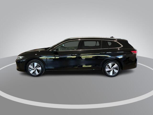 Volkswagen PASSAT Variant 1.5eTSI/150PK Elegance Business DSG · Trekhaak · Camera · Apple/Android Car Play · Navigatie · Dodehoeksensoren · Massage · Stoelverwarming ·