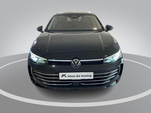 Volkswagen PASSAT Variant 1.5eTSI/150PK Elegance Business DSG · Trekhaak · Camera · Apple/Android Car Play · Navigatie · Dodehoeksensoren · Massage · Stoelverwarming ·