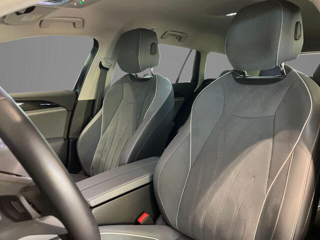 Volkswagen PASSAT Variant 1.5eTSI/150PK Elegance Business DSG · Trekhaak · Camera · Apple/Android Car Play · Navigatie · Dodehoeksensoren · Massage · Stoelverwarming ·