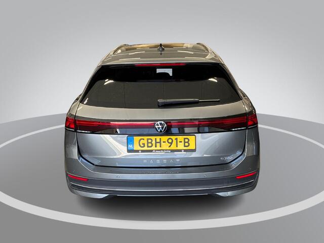 Volkswagen PASSAT Variant 1.5 eTSI 150pk DSG Elegance Business · Camera · Wegklapbare Trekhaak · Apple/Android Car Play · Dodehoeksensoren · P-Sensoren · 17'' Inch · Garantie t/m 18-06-2028 of 100.000