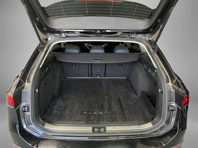 Volkswagen PASSAT Variant 1.5 eTSI 150pk DSG Business · Camera · Stuur- & Stoelverwarming · Apple/Android Car Play · Massagefunctie Voorstoelen · Garantie t/m 11-06-2028 of 100.000km