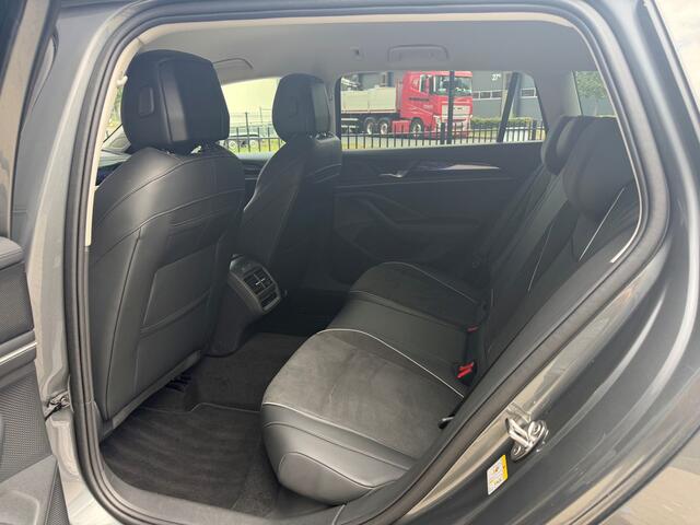 Volkswagen PASSAT Variant 1.5 eHybrid 204pk Elegance PHEV - Stoelkoeling - HUD - Navi - Camera - ACC - Blind Spot - Ergocomfortstoel - Rijklaar