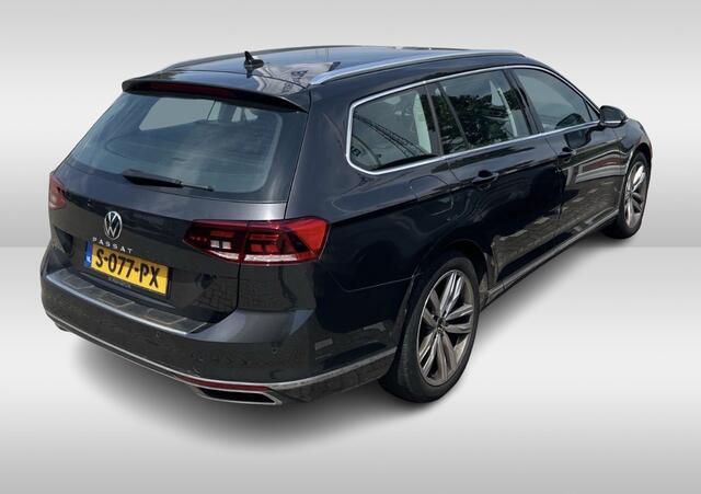 Volkswagen PASSAT Variant 1.5 TSI R-Line Business + / Camera / CarPlay / Leder&Alcantara / 18'' / Stoelverwarming / Dodehoek / DAB / ACC