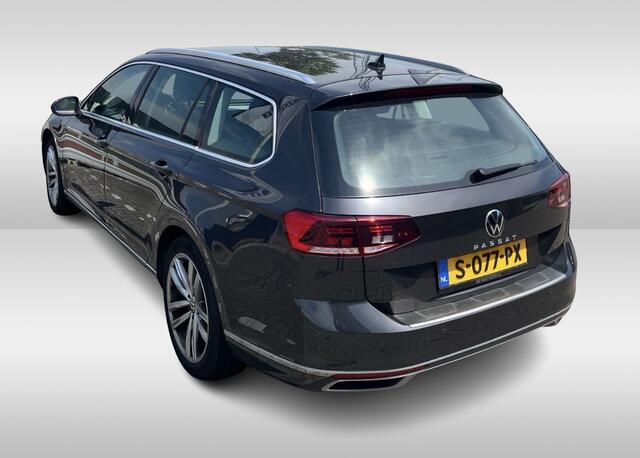Volkswagen PASSAT Variant 1.5 TSI R-Line Business + / Camera / CarPlay / Leder&Alcantara / 18'' / Stoelverwarming / Dodehoek / DAB / ACC