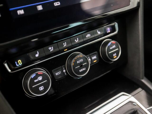 Volkswagen PASSAT Variant 1.5 TSI Highline Sportline 150Pk Automaat (VIRTUAL COCKPIT, APPLE CARPLAY, GROOT NAVI, CAMERA, LEDER/ALCANTARA, GETINT GLAS, KEYLESS, NIEUWSTAAT)